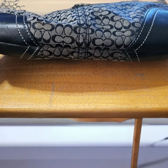 Coach VINTAGE Mini Soho "Hippie" Bag. EUC. And Matching Wristlet. - Picture 6 of 10